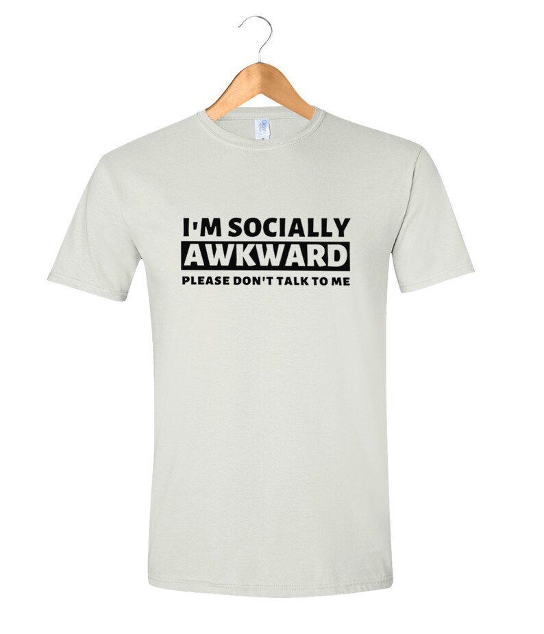 Socially Awkward Introvert T-Shirt, Funny Sarcastic Tee Blanco