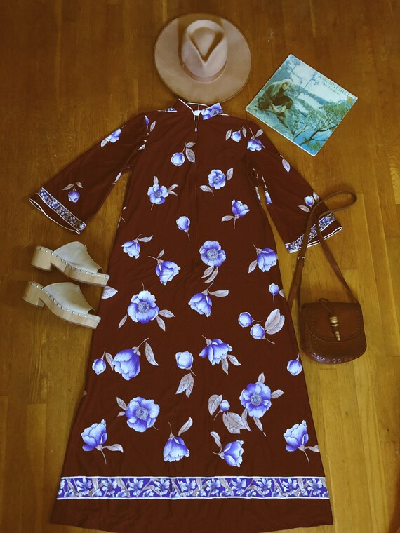 Vintage 70’s floral bell sleeve house dress