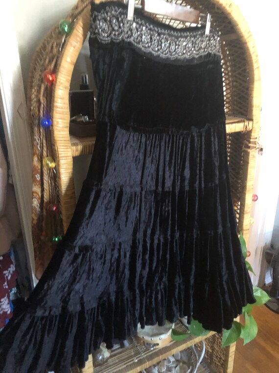 Vintage 80s/90s faux black velvet midi skirt - image 3