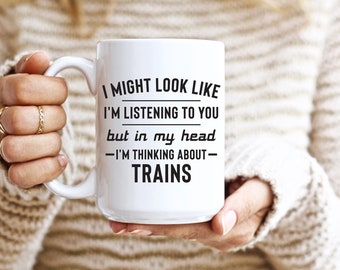 Ich könnte aussehen, als würde ich dir zuhören, aber in meinem Kopf denke ich an Züge 11 Unzen Kaffeetasse Lustige Humor Kaffeetasse