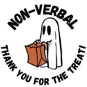 Peut inclure: Un fantôme blanc tenant un sac en papier brun avec le texte "NON-VERBAL THANK YOU FOR THE TREAT!" autour.