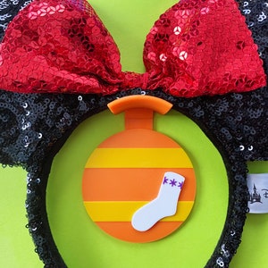 White Sock Wall Hook, Mouse Ear Display, 2319