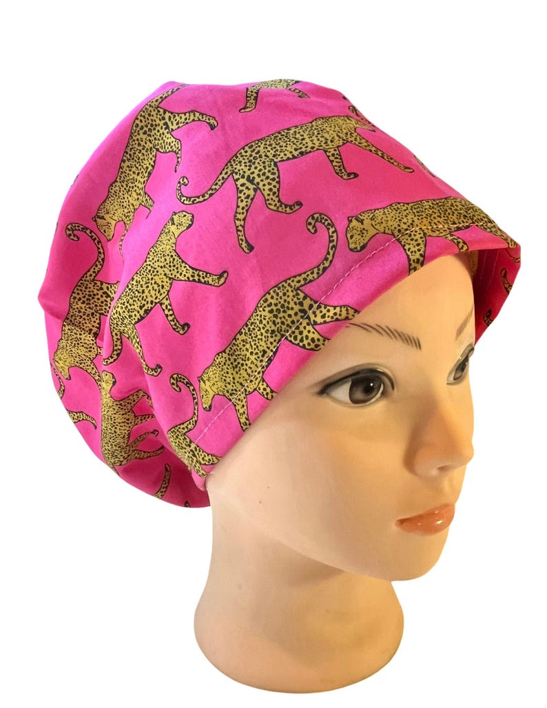 Pink Cheetah Scrub Cap: Funny scrub hat. Satin lined option. Euro with toggle, pony with ties or men’s styles zdjęcie 2