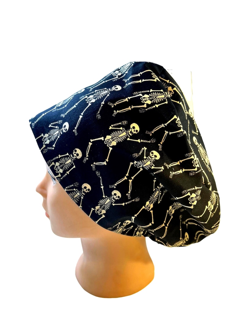 Halloween. Gorro quirúrgico con esqueletos bailarines: Opción con forro de satén. imagen 2