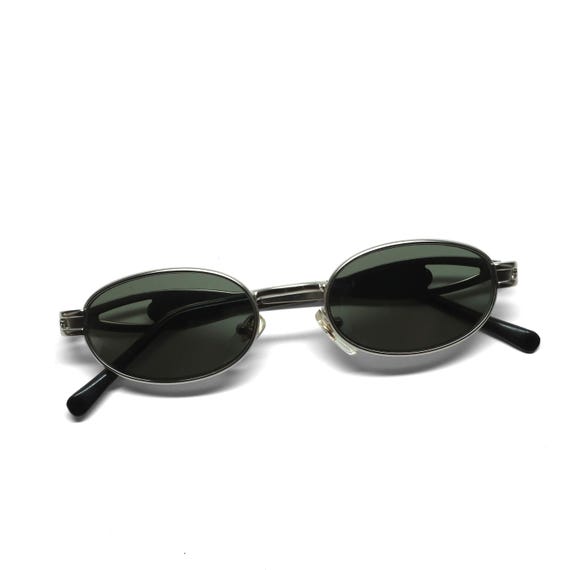 Vintage 90s Oval Silver Metal Sunglasses with Black Lenses Authentic Vintage Silver Metal Frame Oval Sunglasses With  main image 4