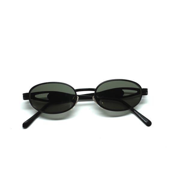 Sleek 90s Retro Sunglasses - Narrow Oval Frame, Unisex Fit, Micro Style Small 1990 main image 4