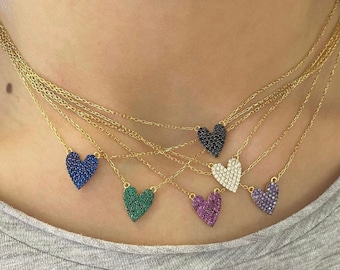 Collares de corazón pavé chapados en oro y plata de ley. Collar de corazón con circonitas cúbicas. Gargantilla pequeña con corazón pavé.