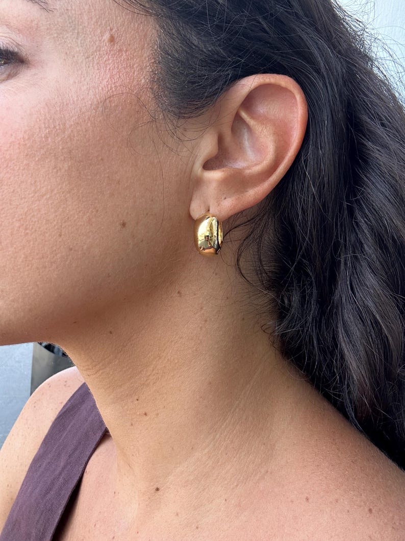 3/4 Inch Hollow Chunky Hoop Earrings/ Hoops. 18K Gold Filled. Wont