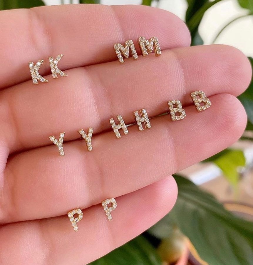 Pendientes de letra iniciales de plata de primera ley 14K | Etsy