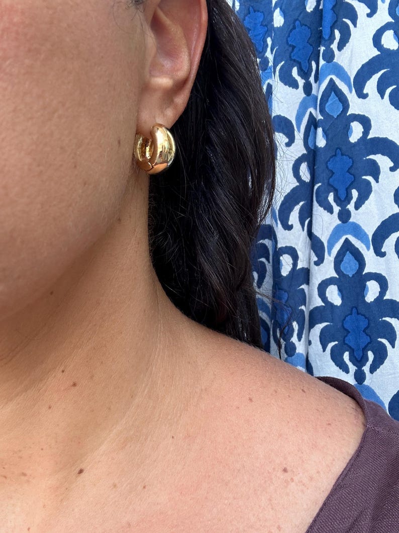 3/4 Inch Hollow Chunky Hoop Earrings/ Hoops. 18K Gold Filled. Wont