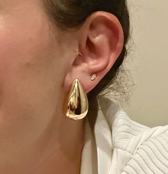 18K Gold Filled Tear Drop Earrings. Kylie Jenner Earrings. Arielle Charnas  Earrings. Trendy Earrings. Bottega Veneta Style Earrings. 