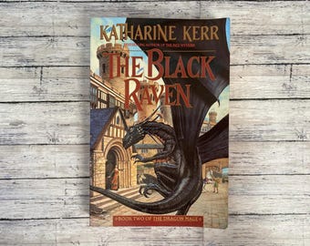 Libro de tapa blanda de El cuervo negro de Katharine Kerr, año 1999