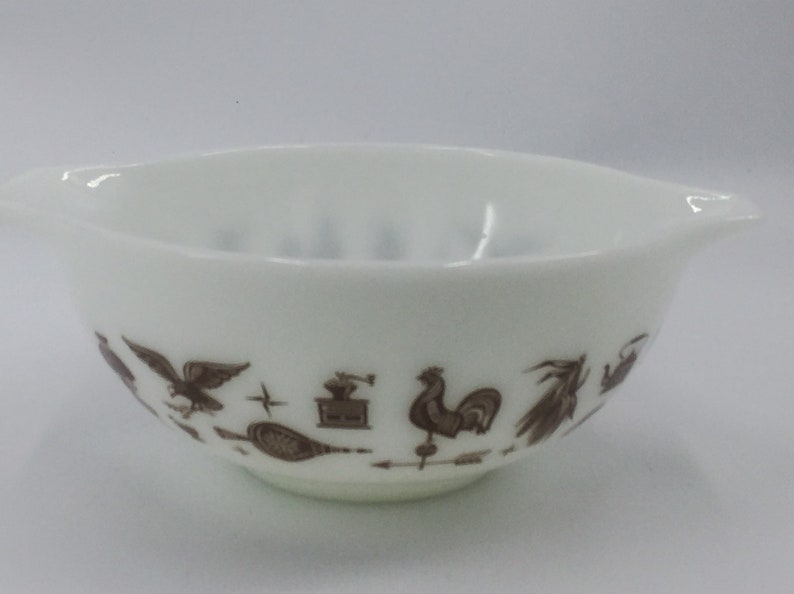 Vintage Pyrex Early American Cinderella 2.5 Quart 443 Kitchen Mixing Bowl