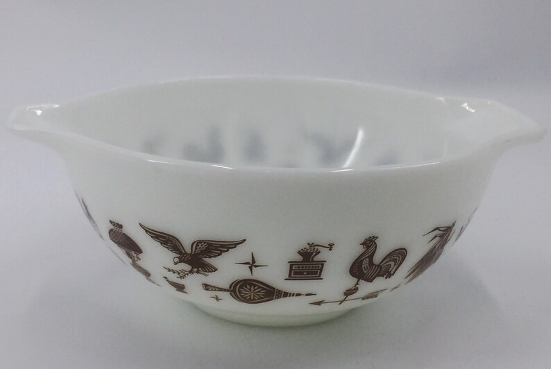 Vintage Pyrex Early American Cinderella 2.5 Quart 443 Kitchen Mixing Bowl