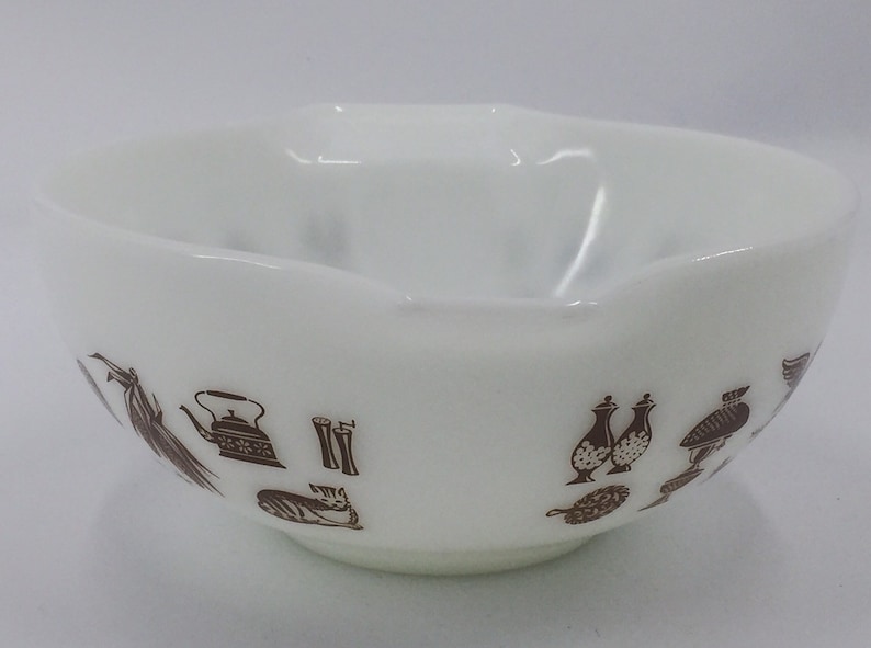 Vintage Pyrex Early American Cinderella 2.5 Quart 443 Kitchen Mixing Bowl