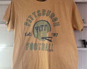 Vintage 90s Pitt University of Pittsburgh panthers football soft tee.