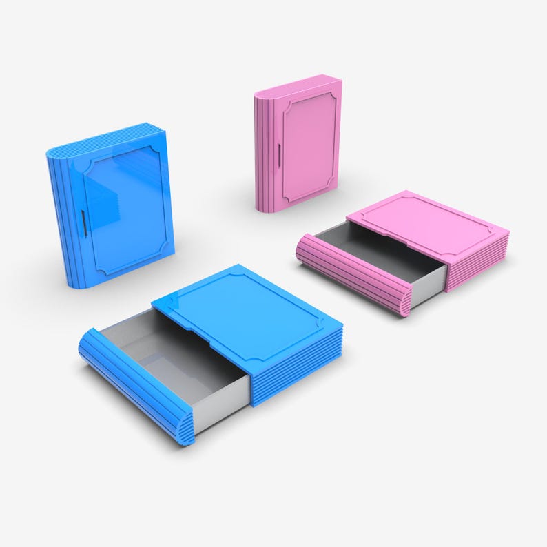 Puede incluir: Cuatro cajas decorativas en azul y rosa. Dos cajas est&aacute;n cerradas y dos est&aacute;n abiertas, revelando un interior gris. Las cajas tienen forma rectangular con un borde decorativo y un dise&ntilde;o tipo caj&oacute;n.