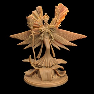 Seelie Queen | 3D Printed | Dungeons and Dragons | Mini | Fairy | Dnd | Miniature | Fantasy | Dragon Trapper&#39;s | RPG | Fae