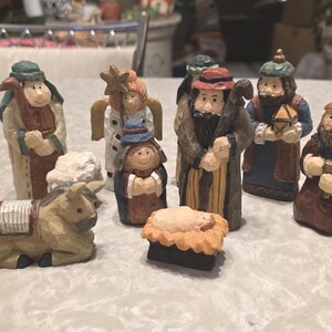 Crèche de Noël en bois ou moderne : Entrez dans la Magie de Noël