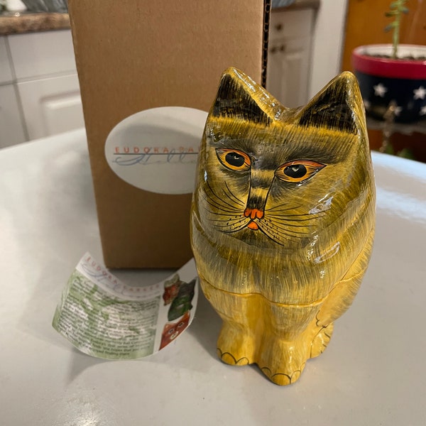 Eudora Parker Hollow Series "Mason" Cat Hand Crafted Paper Mache Trinket Box Look of Fine Lacquered Ware EPCA11 India Yellow Black 2003