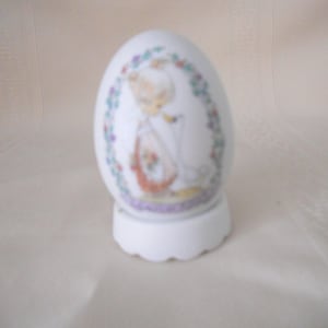 Precious Moments Small Bisque Egg on Pedistal Easter 1993 Make a Joyful Noise Girl and Goose Nose to Nose Enesco