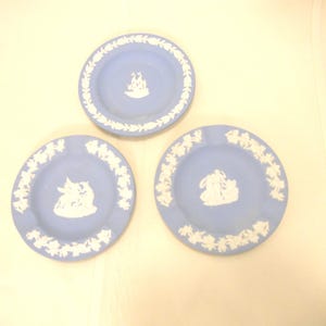 Vintage Wedgwood Blue and White Jasperware 2 Ashtrays and 1 Commemorative Plate The Mayflower England