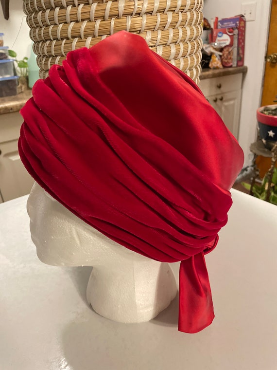 Vintage Ladies Red Velvet Satin Turbine Style Hat… - image 4