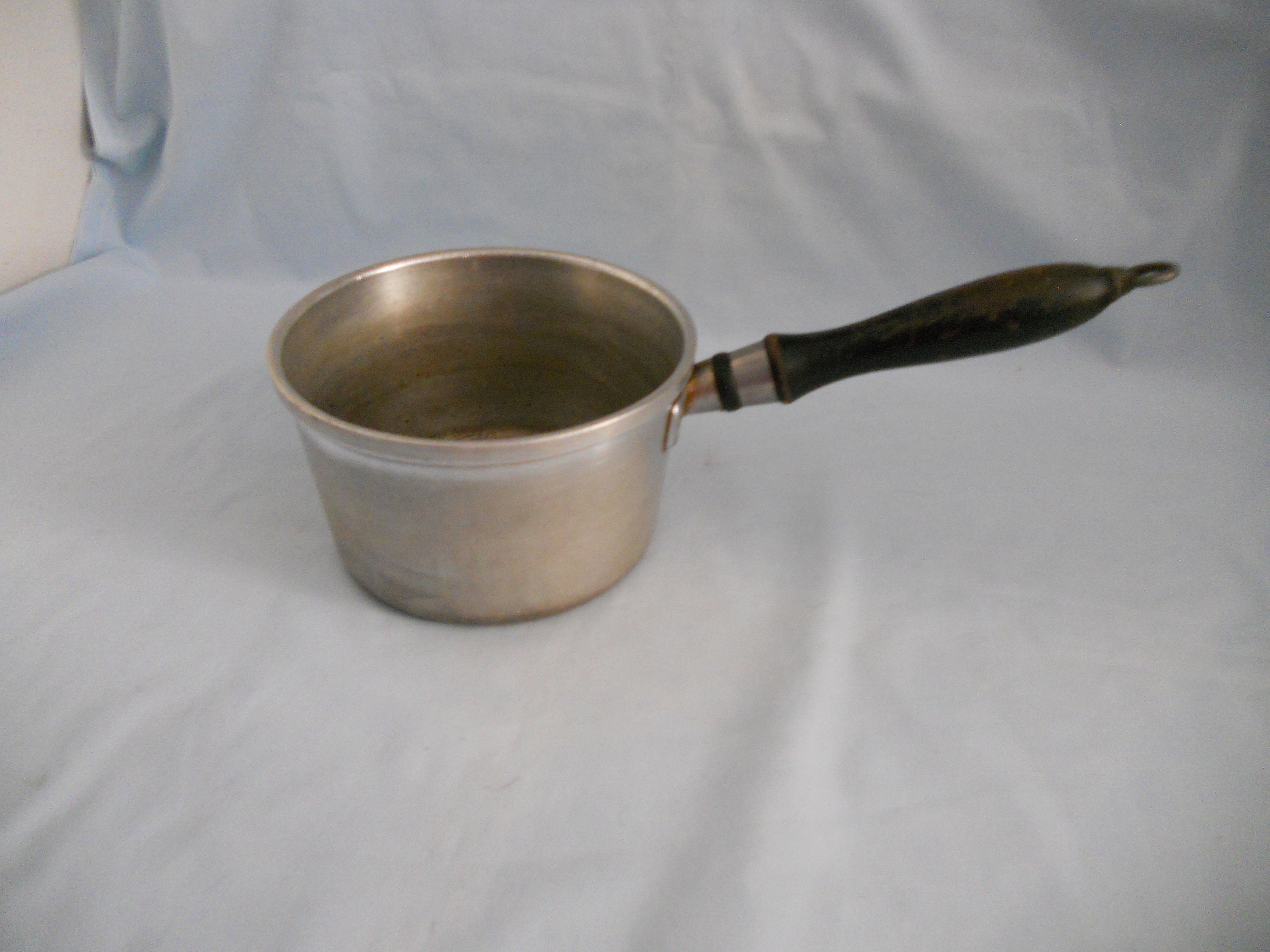 Wear Ever Aluminum Pan Wood Handle 6