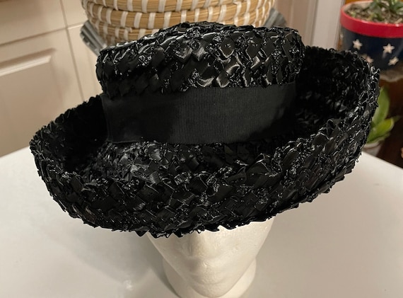 Vtg 60s Black Braided Straw Flower Pot Hat with Grosgrain Band Similar Items to Vintage 1960s Black Straw Hat White Silk Roses main image 4