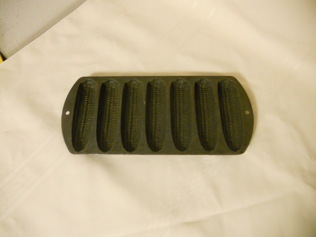 Lodge 2702 Heavy Cast Iron 7 Row Corn Pan Bread Stick Pan USA 12.5 X 5.