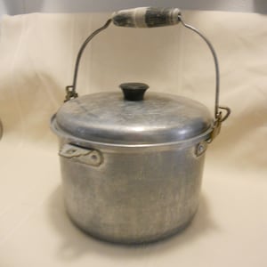 Vintage Mirro Aluminum 6 qt. Kettle with Wood Handle Lid and Grate 256 M USA