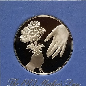1973 Mothers Day, Franklin Mint Sterling Silver Proof - Child and Mother. Engraved Poem Daisy Love Gift Child&#39;s Simple Gift
