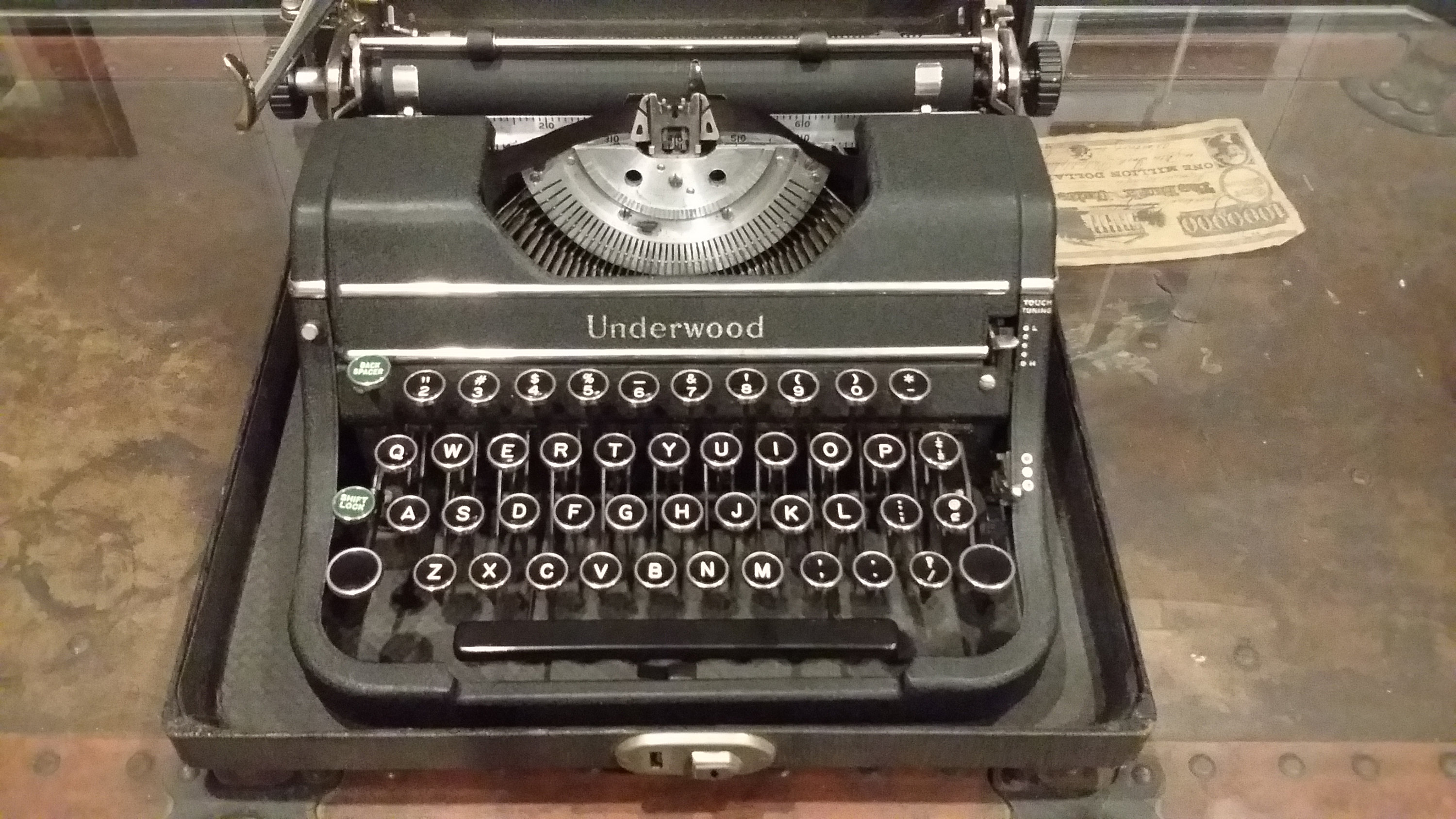 1936 UNDERWOOD Universal Portable Typewriter With Case