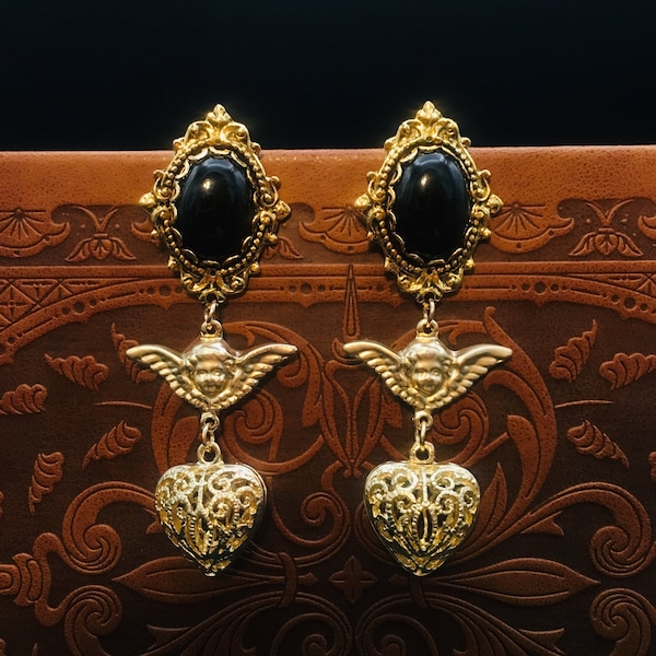 Boucles d'oreilles pendantes vintage style victorien en forme de coeur d'ange baroque doré avec pierres d'agate noire | Boucles d'oreilles ange en or, cadeau parfait pour les femmes