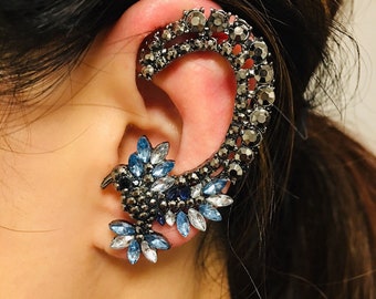Pendiente de oreja con una pluma de pavo real y gema azul para la oreja izquierda / Joyería boho hippie con diseño de ave / Regalo para ella o para él
