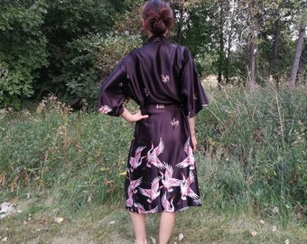 Kimono largo floral con grullas y flores: camisón versátil, vestido de playa, pareo / regalo ideal para ella o una hermosa novia