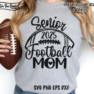 Senior 2025 Football Mom SVG PNG Eps Dxf Unterstützen Sie stolz Ihren Athleten mit benutzerdefinierten Kunsthandwerk und Geschenken, großartiges Freitagabend-Fußball-Shirt-Design