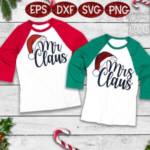 Może przedstawiać: Dwie białe koszulki raglan z czerwonymi i zielonymi rękawami. Jedna koszulka m&oacute;wi "Mr. Claus", a druga "Mrs. Claus" w granatowym skrypcie, każda z grafiką czapki Świętego Mikołaja. Obraz zawiera ikony typ&oacute;w plik&oacute;w.