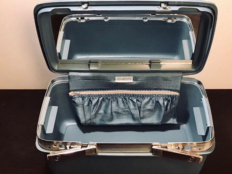 vintage royal traveller train case