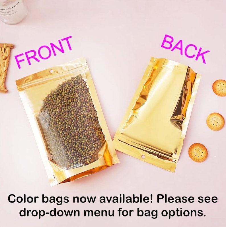 Puede incluir: Dos bolsas doradas y brillantes, resellables, una llena de jud&iacute;as verdes peque&ntilde;as y la otra vac&iacute;a. La palabra "FRONT" est&aacute; encima de la bolsa llena y "BACK" encima de la bolsa vac&iacute;a. El texto "Color bags now available! Please see drop-down menu for bag options." est&aacute; abajo.