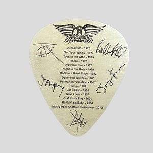 Aerosmith LARGE Guitar Pick mit Discographie und Faksimile Autogramme 20 x 19 cm Laser graviert - Schiffe innerhalb von 1 Tag