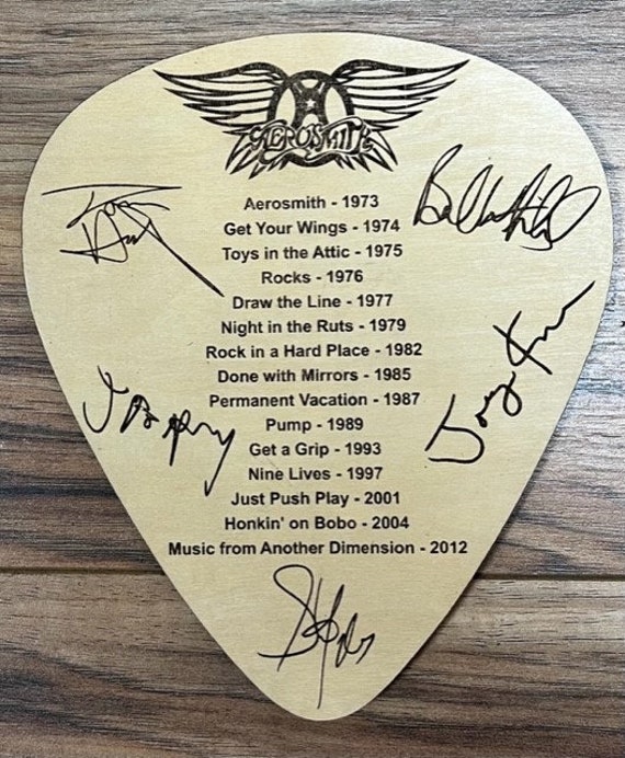 エアロスミス 特大ギターピック ディスコグラフィーと複製サイン入り