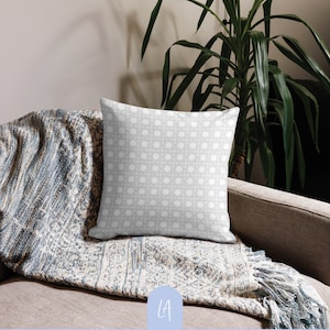 Gemütliches Rattan gewebtes Muster Dekokissen | Grau auf Weiß | Modernes Cane Gurtband Korbgeflecht | Lendenwirbel 20x12 | 18x18 | 22x22