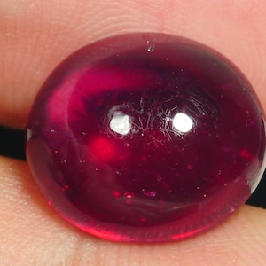 11.170 Crt Vacker rödblodig Cabochon Madagaskar Rubin
