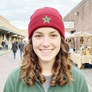 Gorro de malha com bordado da bandeira marroquina: Gorro de malha mista de algodão