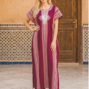 Caftan marocain en lin fait main - Robe d'été bohème à rayures - Abaya décontractée en lin - Caftan long brodé - Idée cadeau pour elle.
