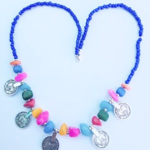 Handgemaakte kleurrijke statement kralenketting, handgemaakte veelkleurige Berber Amazigh-sieraden, stoer en uniek cadeau voor haar