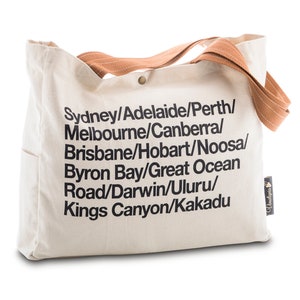 Wine Tote Bag - Lo más destacado de Australia (Sydney, Melbourne, Adelaida, Great Ocean Rd, Uluru, etc.) - 12oz Canvas, Keyholder, Zip & Phone Pocket