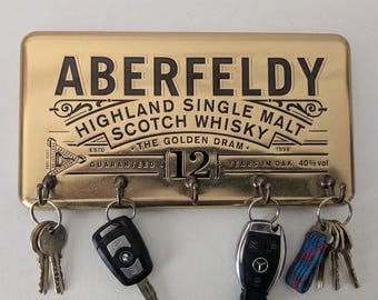 Upcycled key rack “Aberfeldy” made from a stylish metal tin – Unique wall decoration & gift for whisky lovers, 25 x 13 cm