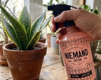 Upcycled spray bottle "Nobody" – The humorous must-have for plant lovers & gin enthusiasts